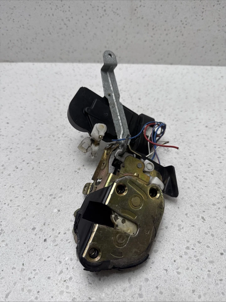 1998-2002 Toyota Corolla Front Driver Left Side Door Lock Latch Actuator OEM - Image 2 of 4