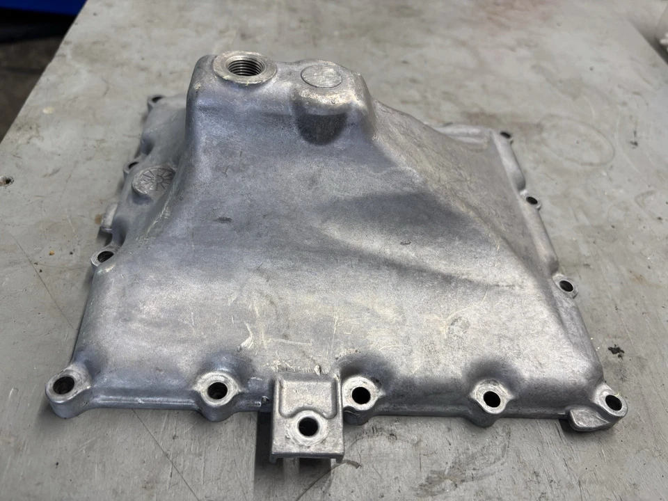 Suzuki GSX-R 600 GSX-R 750 2004-2005 cárter de aceite del motor con pernos Foto 4 de 4