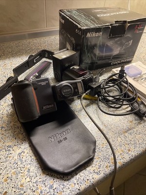 Nikon Coolpix 990 3 34 MP Schwarz Speedlight SB -28 Blitzlicht Dabei Gebraucht