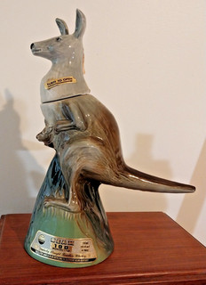 Vintage Jim Beam 1977 Kangaroo with Joey decanter 12 "Excellent Condition