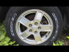 Rueda 17x7-1/2 aluminio Laredo compatible con 05-07 Grand Cherokee 1890859