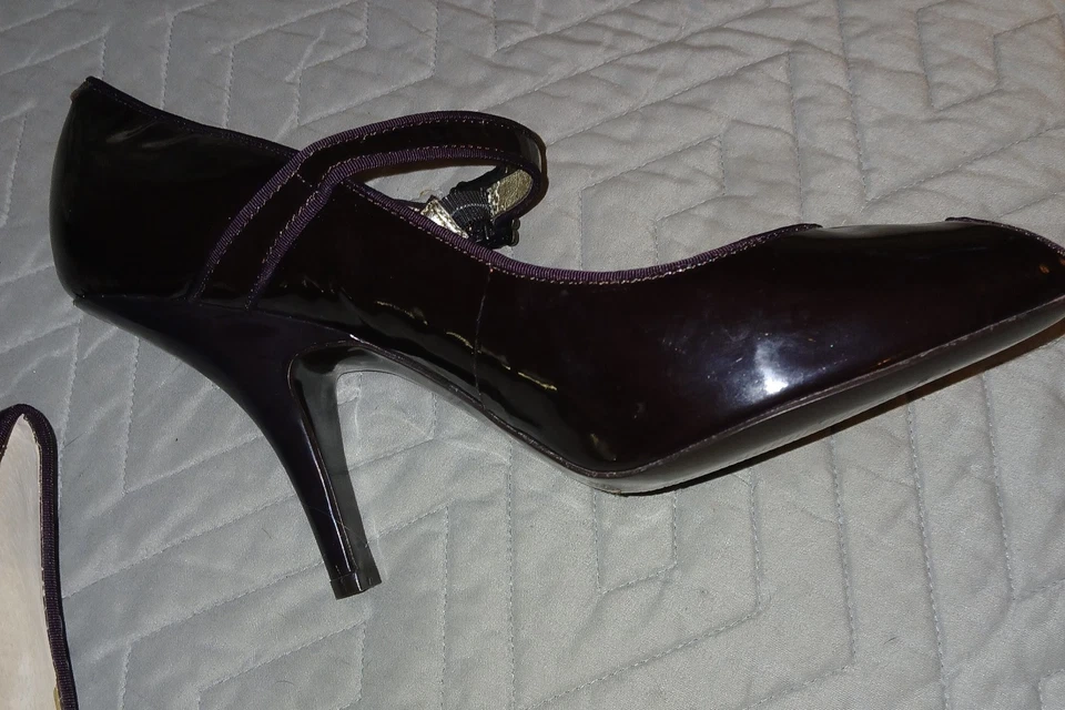 Tacones BCBG Paris granate oscuro talla 11 nuevos sin caja $169 al por menor Foto 3 de 4