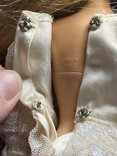 1999 Barbie in Blonde Hair White Wedding Dress - Picture 10 of 17