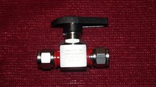 Superlok 1 Piece Instrumentation 1/4 in. Ball Valve 2500 psig (SBVI-120H1-S-4)