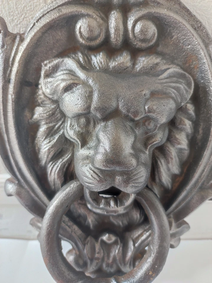 Llamador de puerta antiguo vintage grande francés ornamentado metal macizo montaje para muebles Foto 3 de 4