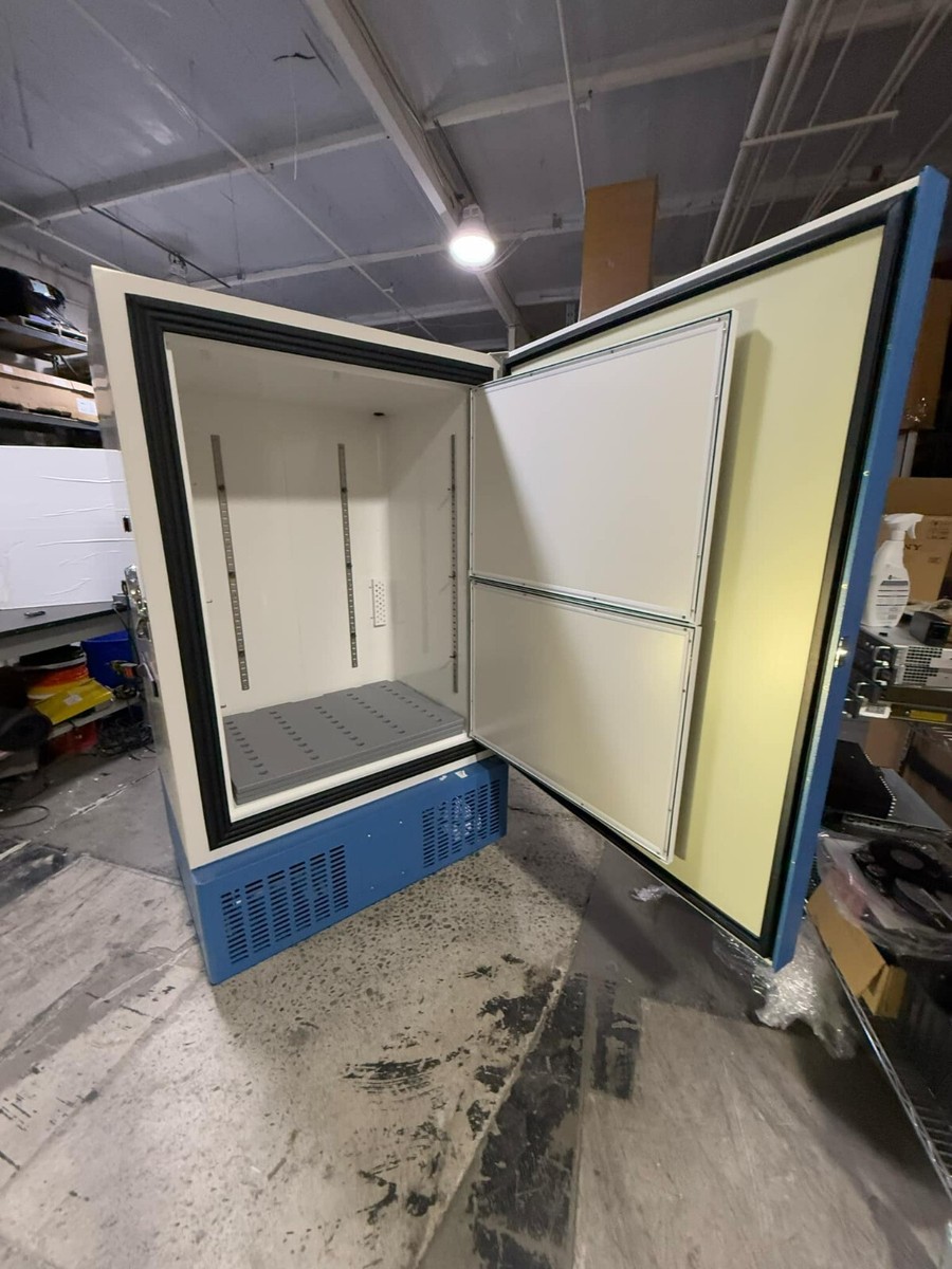 アメリカ軍　輸送用　冷蔵庫 Z-SC1 DF8524K Ultra Low Temperature Upright Freezer 26cf -80C Twin