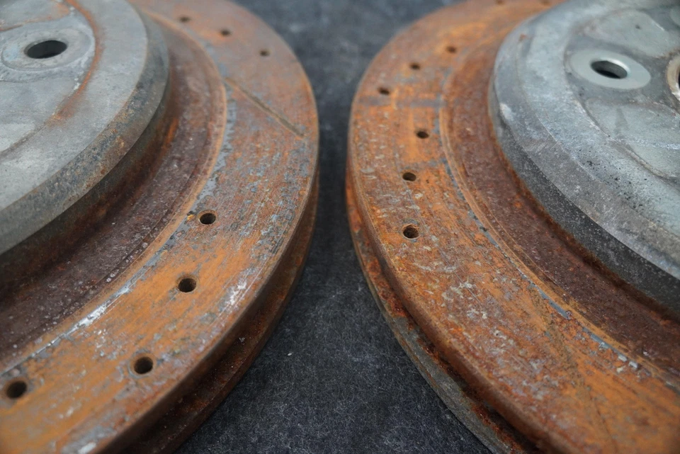 Conjunto 2 rotores de freio a disco traseiros esquerdo direito perfurados com fenda Chevrolet Corvette C6 - Imagem 4 de 4