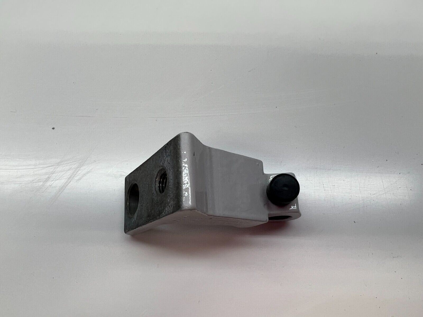 LAMBORGHINI HURACAN PASSENGER RIGHT RH UPPER DOOR HINGE SUPPORT OEM 4G0831402A