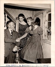 2  1948 candid original photos Elizabeth Taylor & Margaret O' Brien Little Women