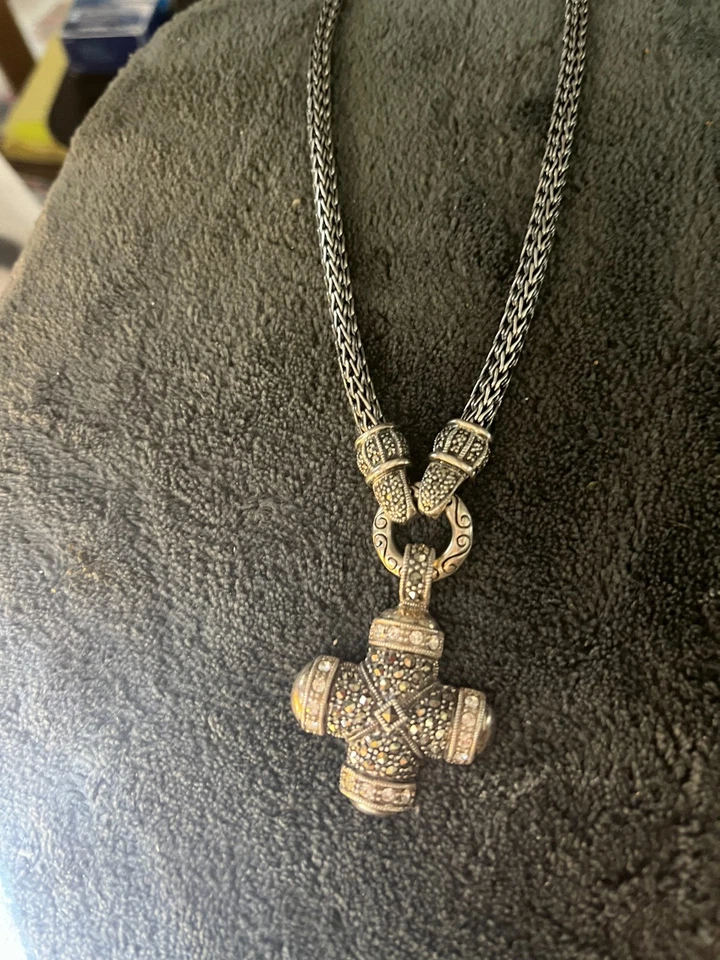 Collar Marcasile con cruz Foto 2 de 4