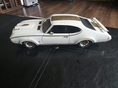 ERTL American Muscle - 1969 Hurst Oldsmobile H/O 455 - Rayures Blanches Et Or - #2957
