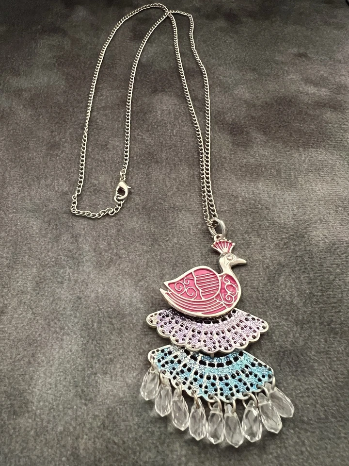 Collar largo con colgante de pavo real de cristal sintético azul púrpura púrpura mudo Foto 2 de 4