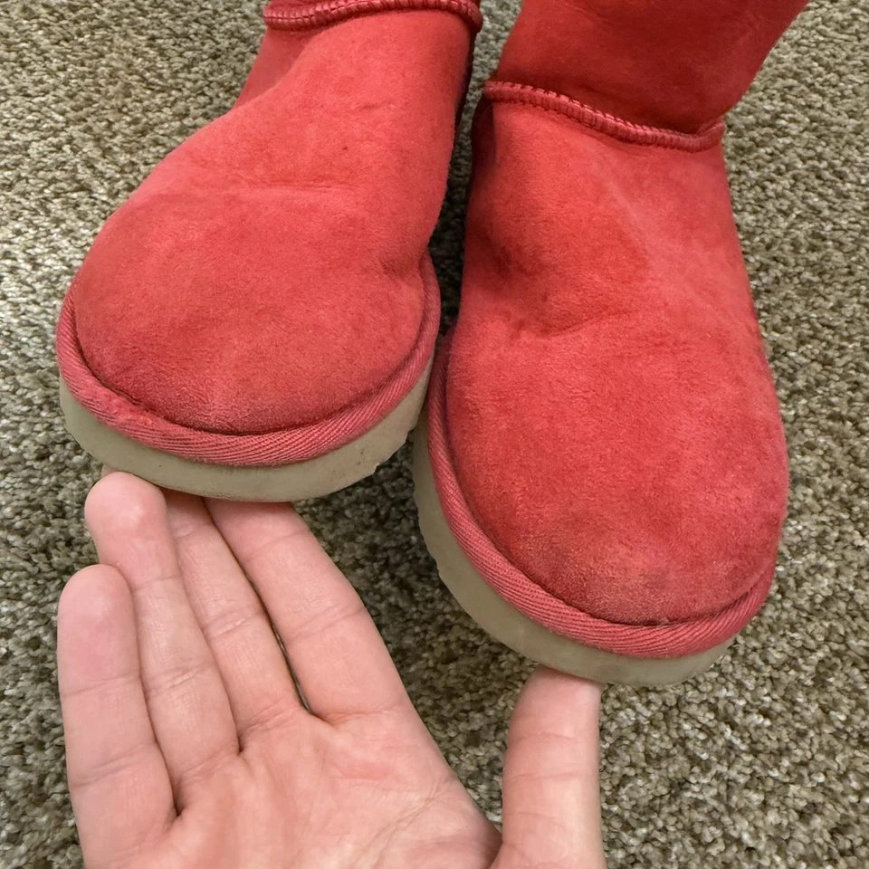 Uggs Red Short Boots With Striped Christmas Bows Rare Women’s Size 6 - Image 3 of 4