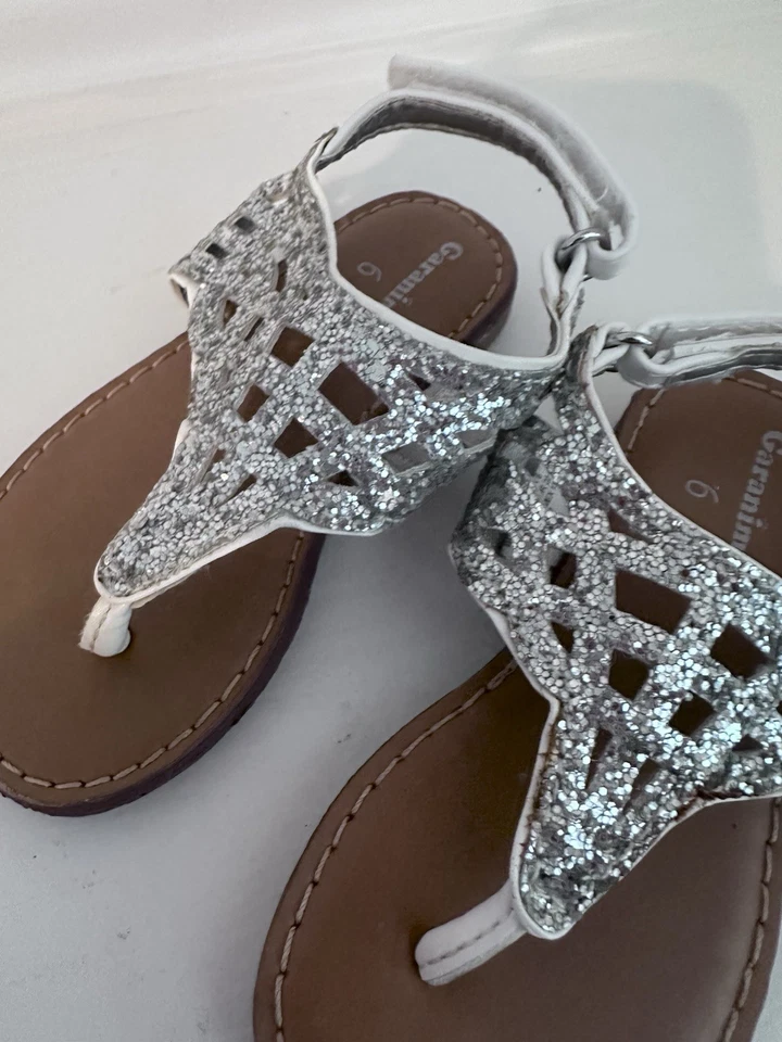 Sandalias Garanimals plateadas brillantes con tiras para bebé talla 6 niños pequeños niñas zapatos Foto 2 de 4