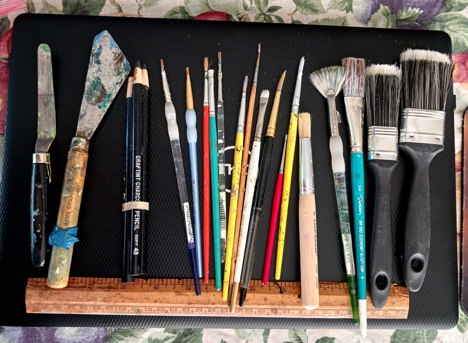 Vintage Art Box With Palettes and Supplies Artist Suitcase Carry Case