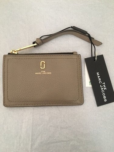 BNWT Marc Jacobs ‘The Softshot Top Zip Multi Wallet Cement RRP £115 - Picture 2 of 7