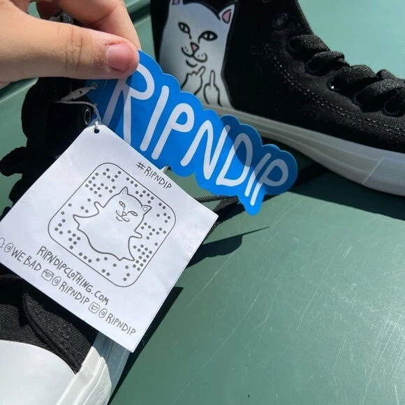 Cat flipping off shoes clearance