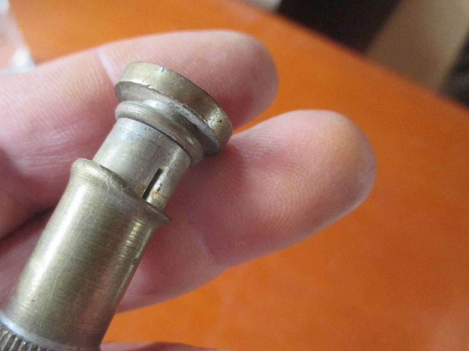 collection outils anciens : tournevis en laiton et fer à embouts changeables - Photo 3/4