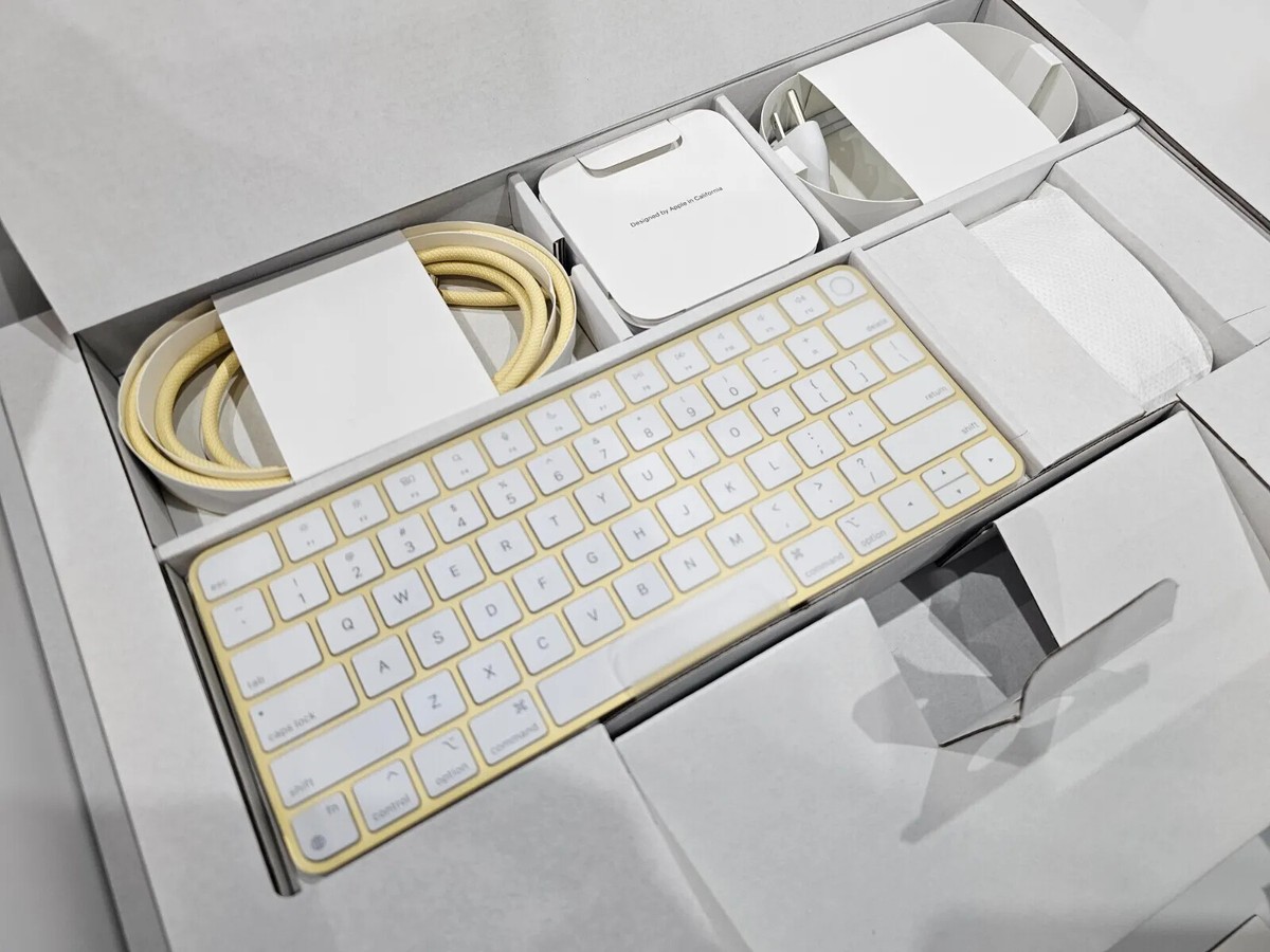 Apple iMac with Apple M1 Chip with 8-core CPU 24-inch 8GB RAM