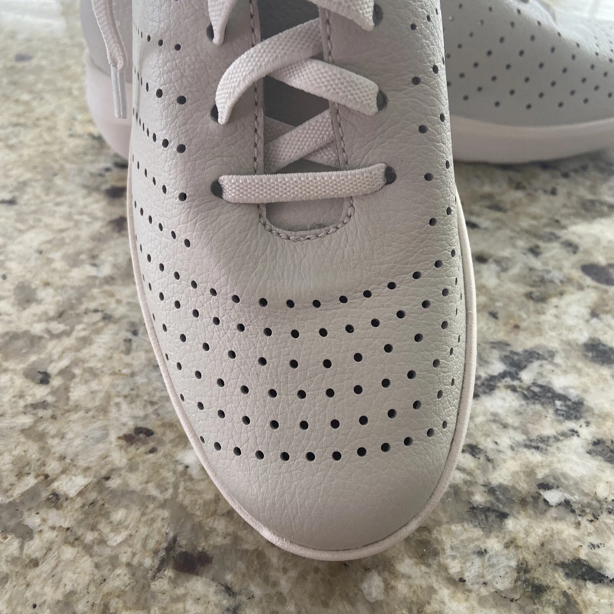Clarks leather tennis clearance shoes