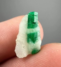 Spécimen de cristal émeraude vert naturel top de Swat Pakistan 2,30 CT