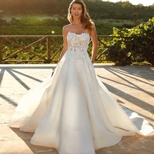 A-line Wedding dresses Lace Appliques Strapless Court Train Sleeveles Customised