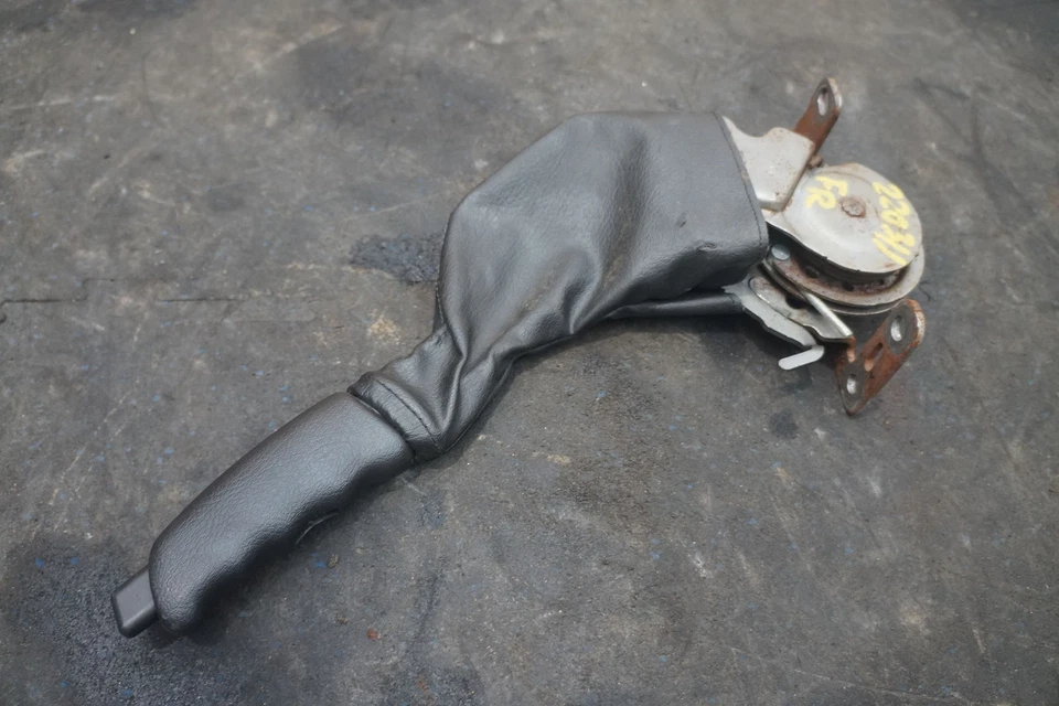 Manija de palanca de freno de estacionamiento de emergencia estacionamiento 15839878 Chevrolet SSR 2003-06 Foto 2 de 3