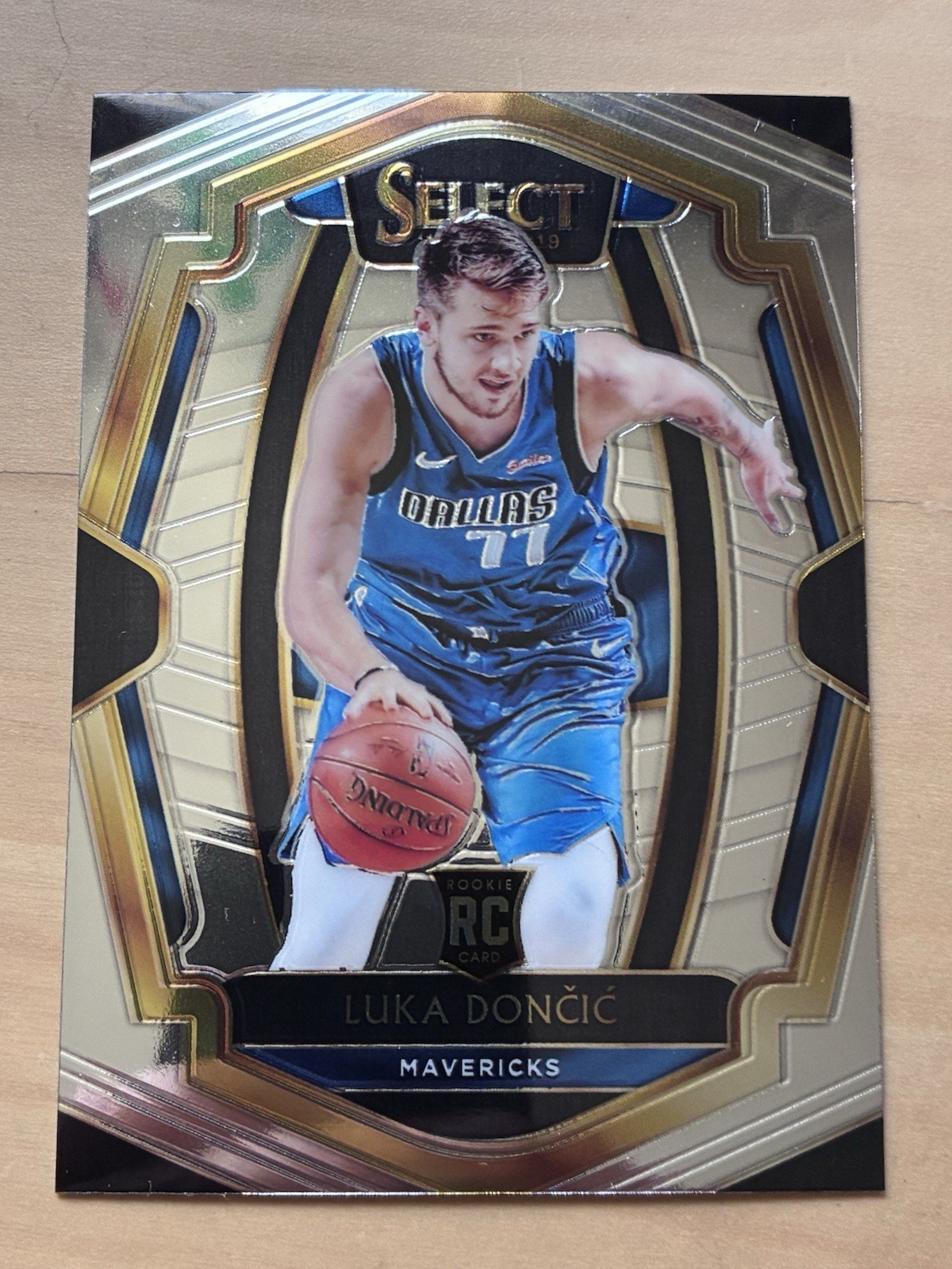 2018-19 Select LUKA DONCIC #122 Premier Level Rookie RC Mavs 📈📈📈
