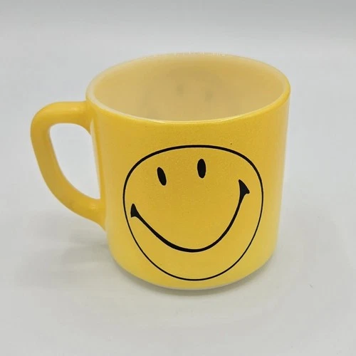 VINTAGE Smiley Face YELLOW COFFEE MUG Federal Glass MILK GLASS Cup HAPPY FACE
