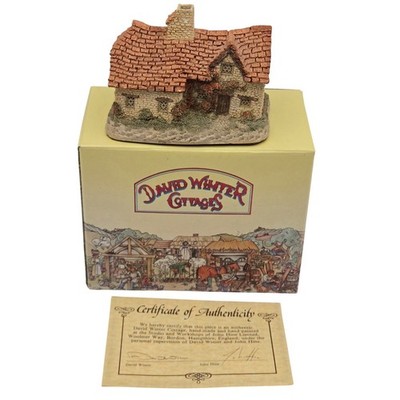 David Winter Cottages THE SUSSEX HOUSE 1982 With COA & Original Box