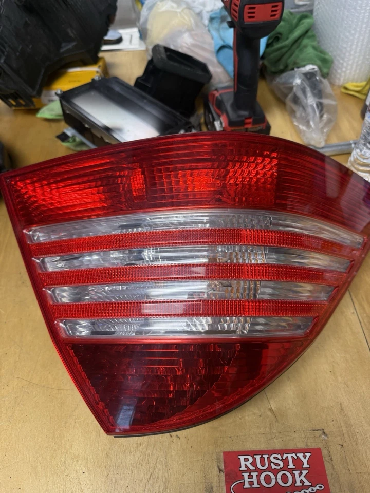 Luz trasera izquierda del lado del conductor luz trasera izquierda para 03-06 Mercedes S430 S500 W220 Foto 2 de 4