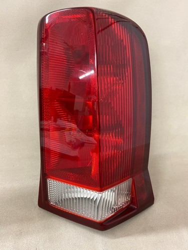 2004 Cadillac Escalade Tail Light Tail Lamp Passenger Side OEM