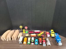 Thomas The Train Set 8 Characters 6 Cars 14 P. Track Signs And Few Throw In's