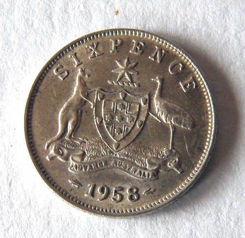 THE “MIDGET” COIN BOX For 6d and/or half sovereigns Full of 35 sixpence's - Picture 14 of 14