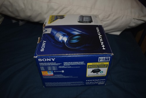 Sony Handycam DCR-DVD810 DVD Camcorder 8GB Storage - Picture 18 of 21