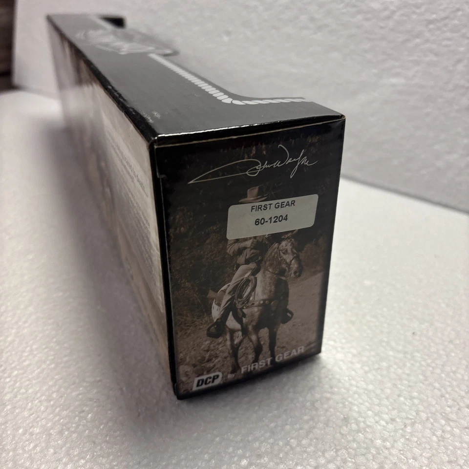 DCP FIRST GEAR 1/64 JOHN WAYNE KW W900A WITH SLEEPER AND SPREAD AXLE LIVESTOCK - Image 4 of 4