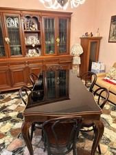 tavolo anni 50 antico con 6 ( sei) sedie.Altezza 80 lunghezza 1.80 e largo 80