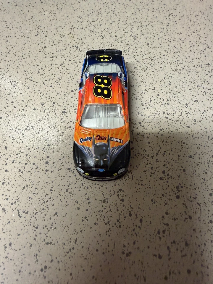 1998 Dale Jarrett NASCAR #88 Quality Care Batman 1/64 Diecast LOOSE - Imagem 2 de 3