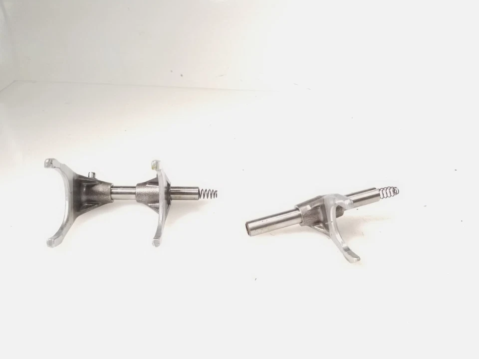 Вилка переключателя передач 2015 KTM 1290 Super Duke R - Изображение 3 из 4