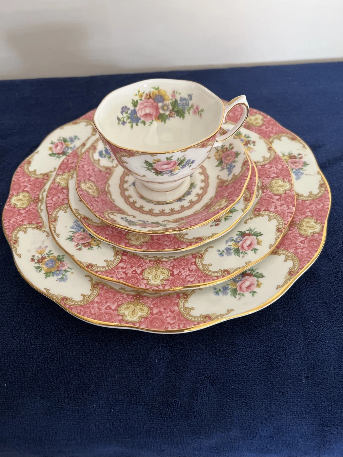 Lady Carlyle by Royal Albert China Five Piece Place Setting - Thumbnail 3