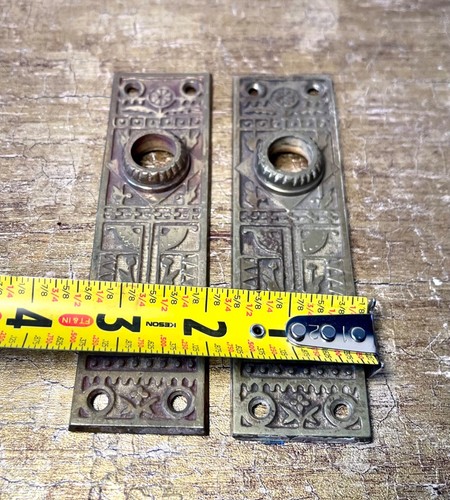 Vintage set of 2 Door Knob Escutcheon Back Plates Eastlake Brass Gold Finish - Picture 6 of 6