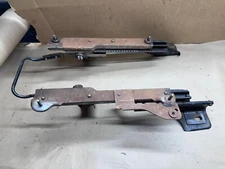 96-01 Jeep Cherokee XJ Front Passenger Seat Track Slider Riser Bracket Right