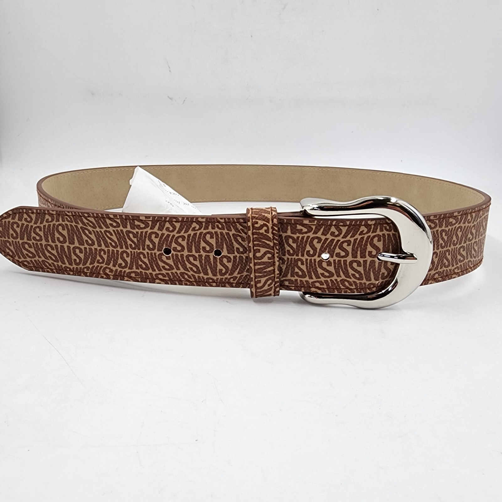 Женский ремень с логотипом STEVE MADDEN в виде рыбьего глаза и коричневойбежевой пряжкой с одним зубцом 3990₽