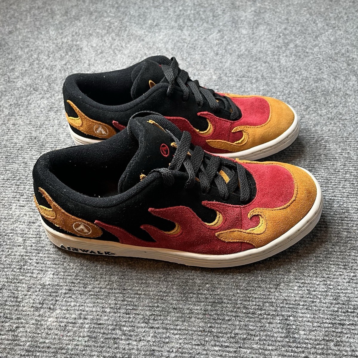 Vtg 1990s Airwalk Scorch Scoach CH82/801 Flames Skateboard Vtg 1990s Airwalk Scorch Scoach CH82/801 Flames Skateboard