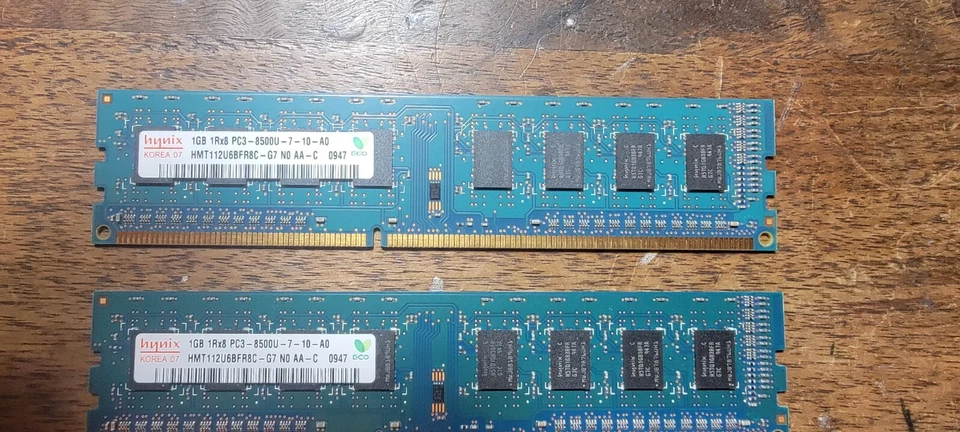Lot( 4 ) 1GB Hynix HMT112U6BFR8C-G7 1Rx8 PC3-8500U DDR3 non-ECC Desktop RAM - Image 3 of 3