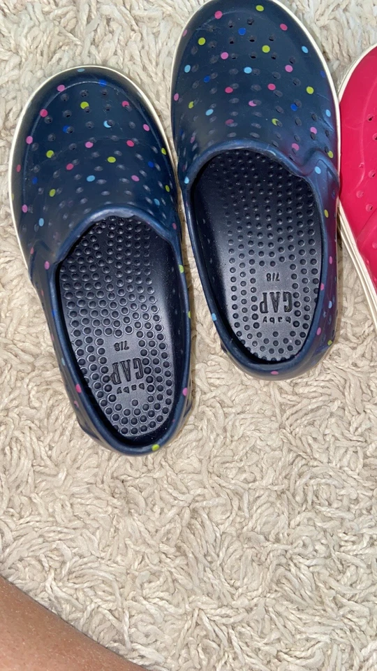 Zapatos sin cordones para niñas Gap talla 7/8 ideales para verano rosa azul lunares Foto 4 de 4