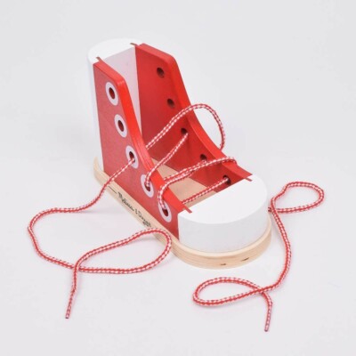 MELISSA DOUG Lacing Shoe Red Sneaker puzzle Lace Wooden Age 3+ Pretend Play