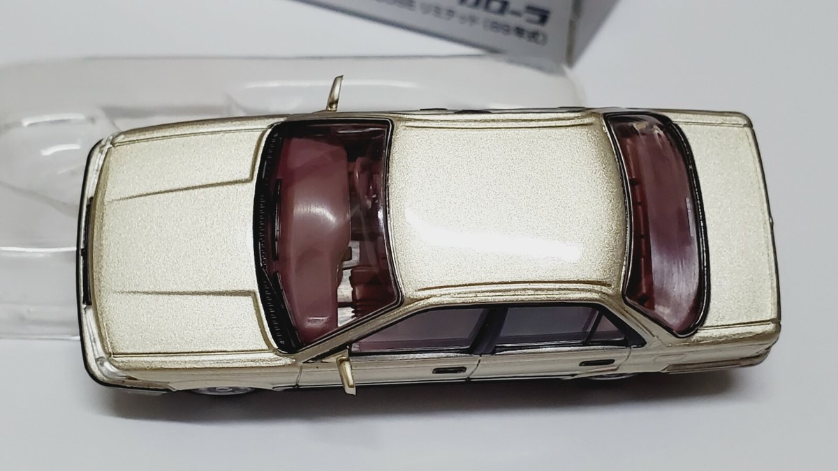 1:64 Tomica Limited Vintage LV-N08c Toyota corolla 1500SE
