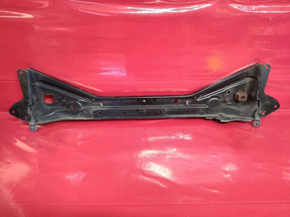 Soporte de barra de amarre de soporte de radiador superior central Mercedes Clase CLS V8 2006-2011 Foto 2 de 4