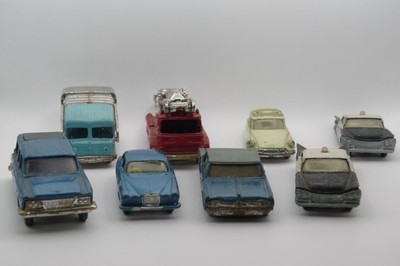 Konvolut 8 Vintage Husky Diecast Autos in Playworn Zustand